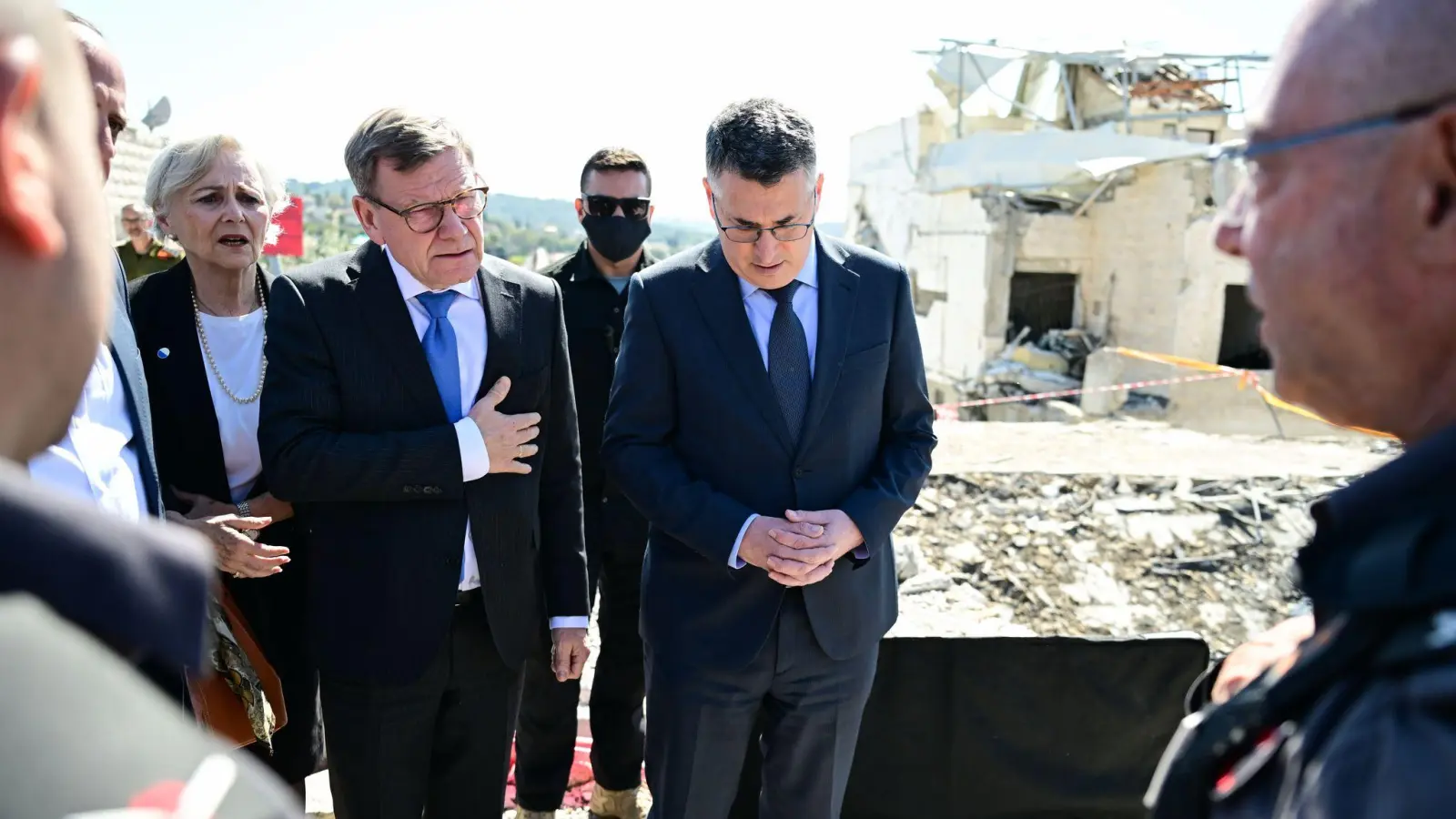 Thema sind unter anderem die Zerstörungen durch den Iran-Krieg. (Foto: Sebastian Christoph Gollnow/dpa)