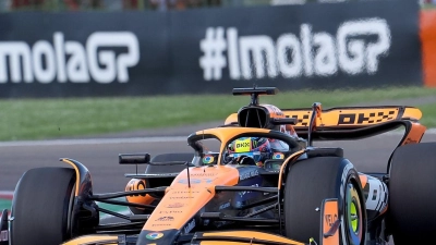 McLaren-Pilot Oscar Piastri fuhr im Abschlusstraining in Imola die schnellste Zeit. (Foto: Hasan Bratic/dpa)