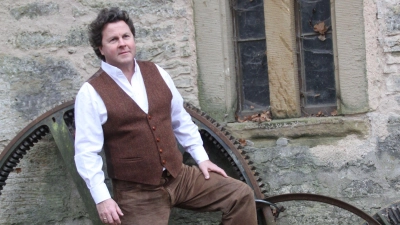 Dein Lied Festival: Christoph von Weitzel, Intendant und Bariton, ist selber bei einigen Konzerten als Sänger mit von der Partie.  (Foto: Jens Plackner)