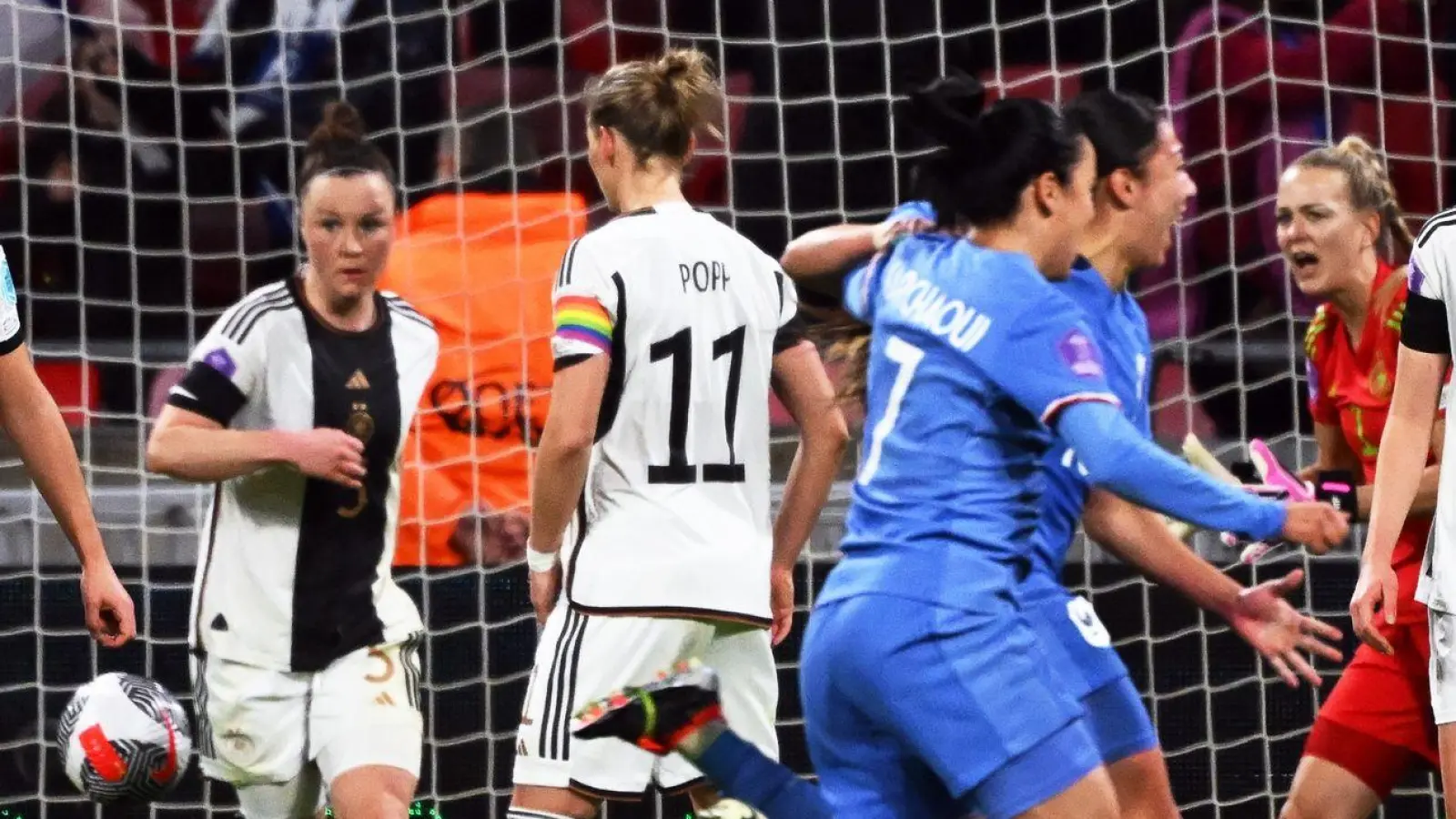 Die DFB-Frauen mussten sich Frankreich mit 1:2 geschlagen geben. (Foto: Sebastian Christoph Gollnow/dpa)