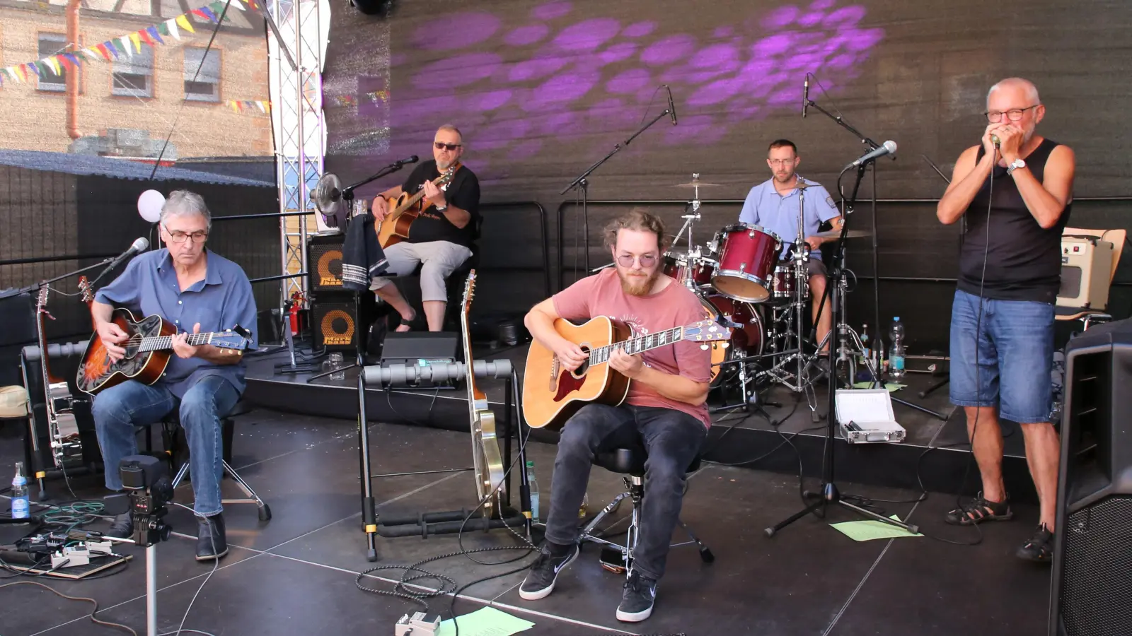 Zehn Bands treten im Rahmen des Altstadtfestes auf zwei Bühnen auf. (Foto: Alexander Biernoth)