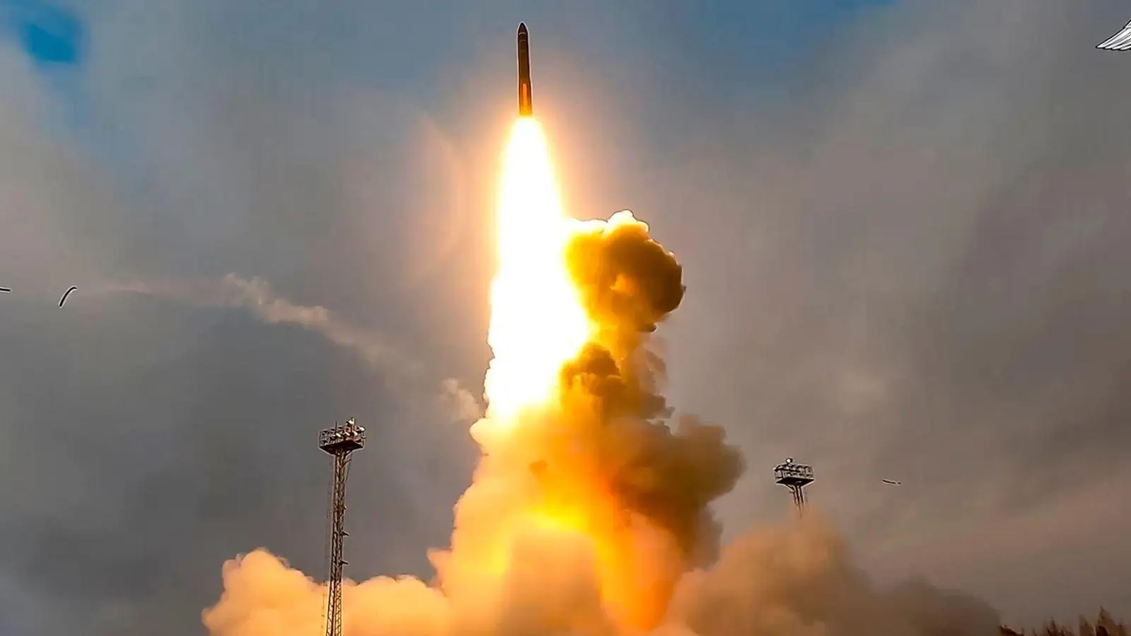 Russland ist bereit, sich ein Jahr lang weiter an die Begrenzungen seiner Atomsprengköpfe und Trägerraketen gemäß dem derzeitigen Abrüstungsvertrag New Start zu halten. (Archivbild) (Foto: Uncredited/Russian Defense Ministry Press via AP/dpa)