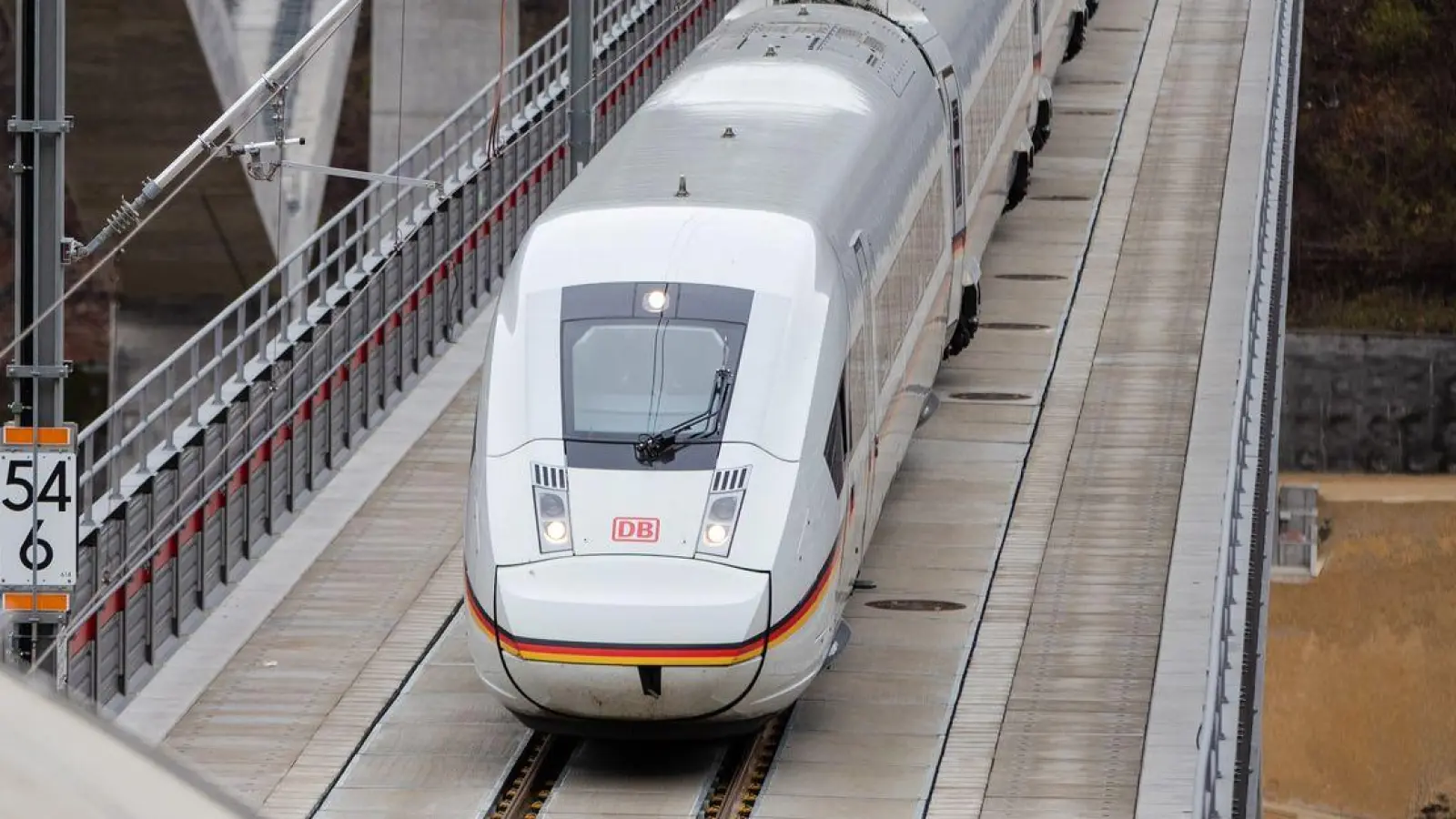 Aufgrund fehlender Mittel droht der Neu- und Ausbau der Bahn-Infrastruktur zu stocken. (Archivbild) (Foto: Christoph Schmidt/dpa)