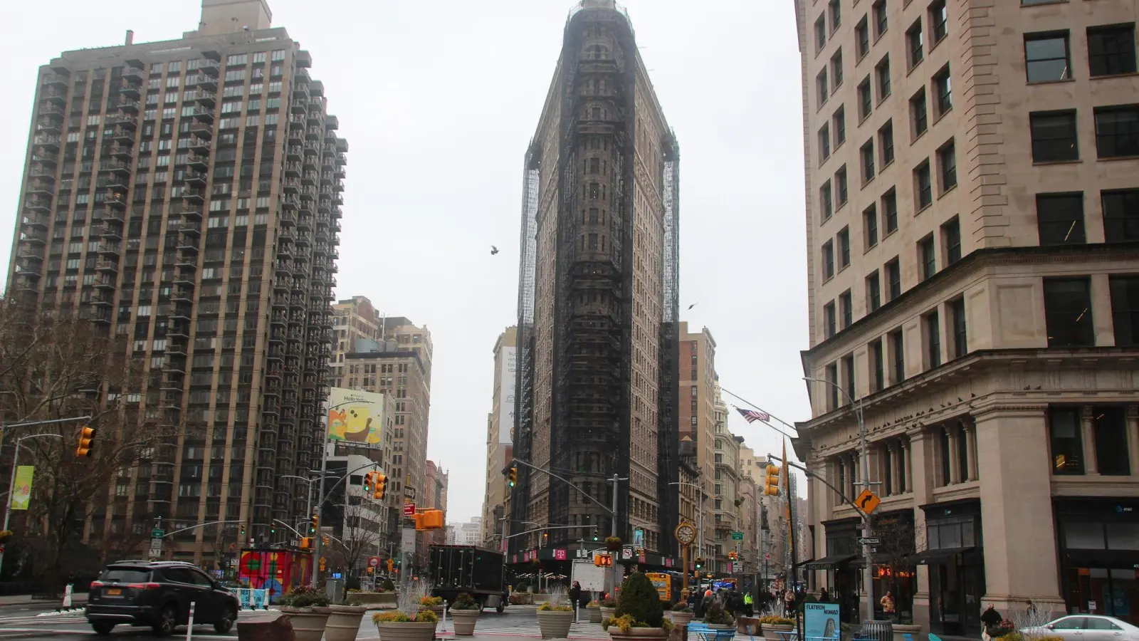 Das teilweise eingerüstete Flatiron Building in dem nach ihm benannten Flatiron District von Manhattan. (Foto: Christina Horsten/dpa)