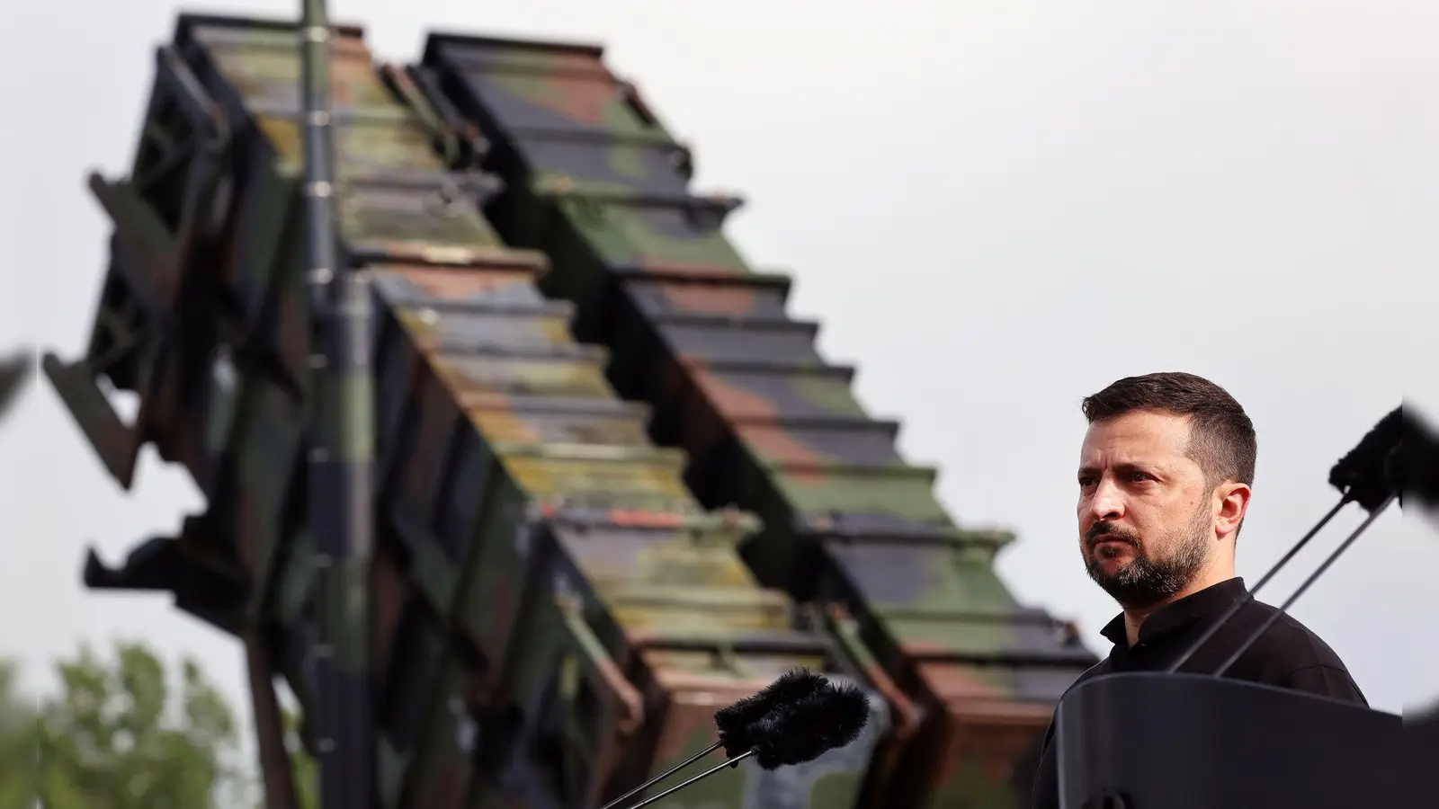 Vor dem kommenden Winter drängt der ukrainische Staatschef Wolodymyr Selenskyj auf die Lieferung zugesagter Flugabwehrsysteme. (Archivbild) (Foto: Jens Büttner/dpa)
