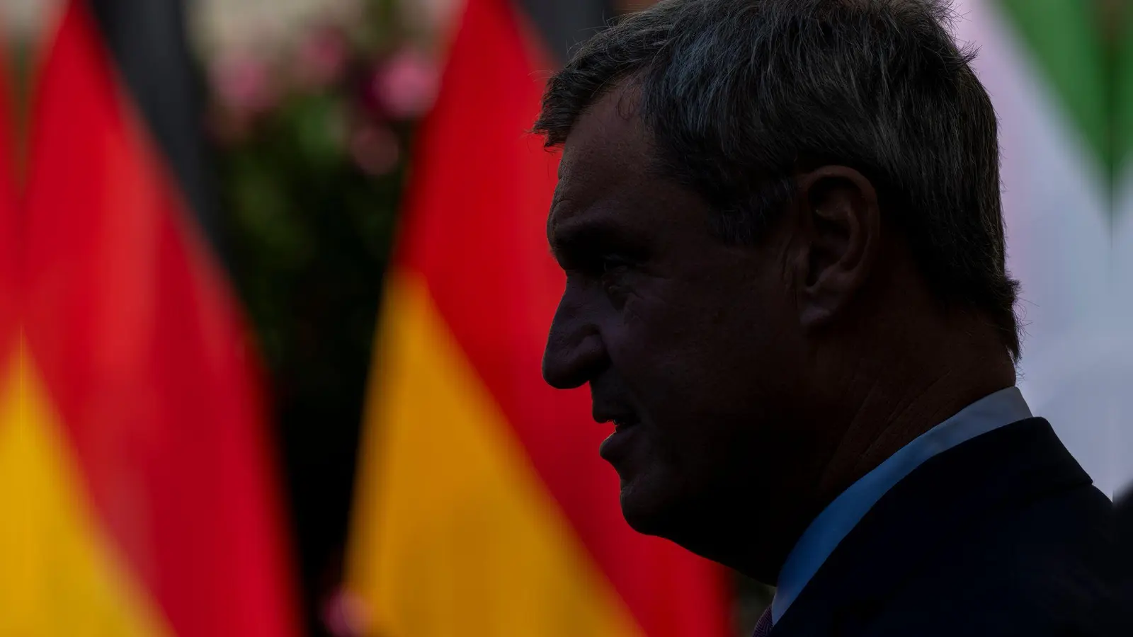 Je höher der Druck auf Kanzler Merz steigt, desto häufiger fällt auch der Name von Markus Söder als möglicher Nachfolger.  (Foto: Peter Kneffel/dpa)