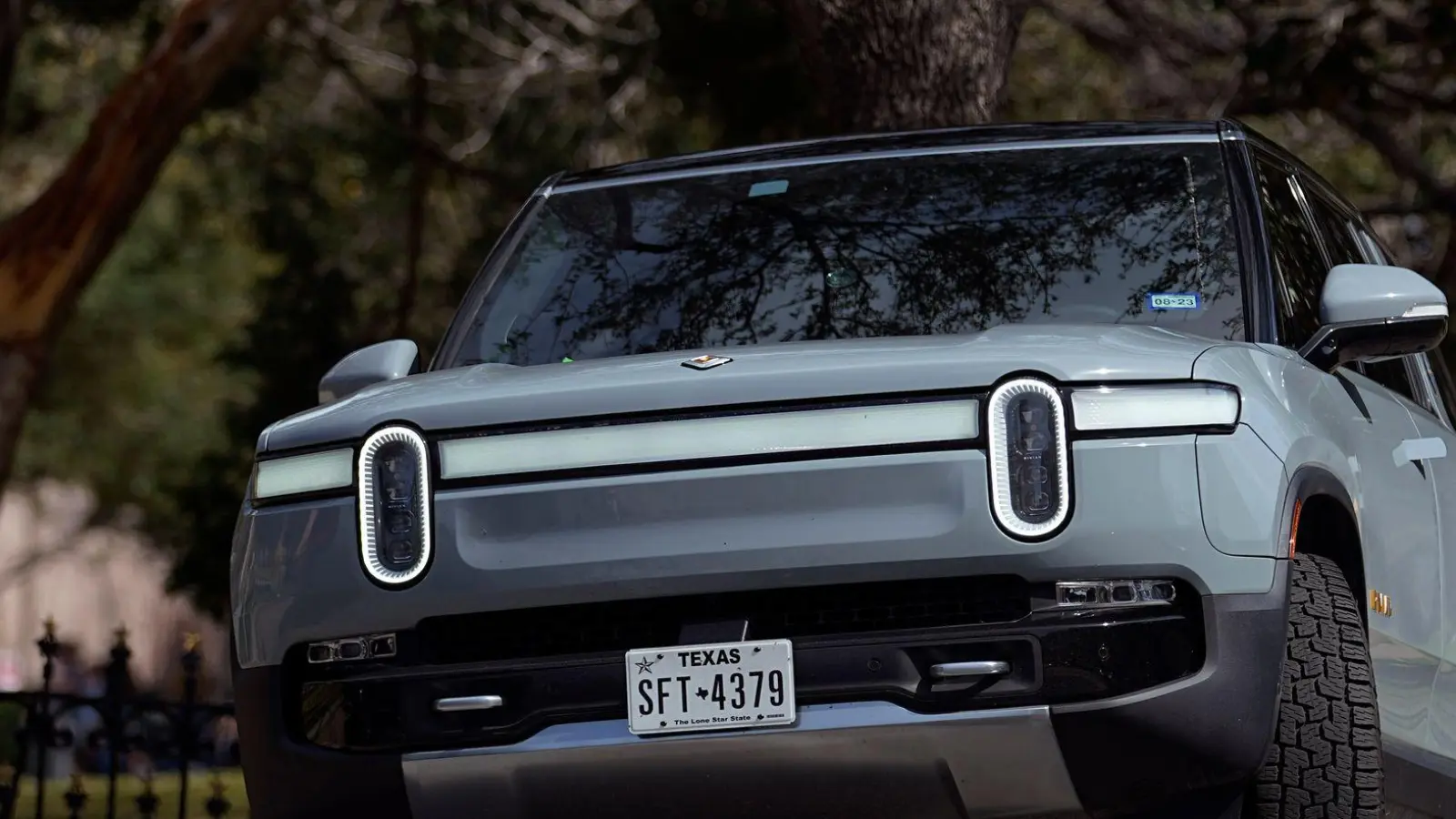 Auf den relativ teuren SUV R1S will Rivian im kommenden Jahr das Modell R2 zum Preis ab 45.000 Dollar folgen lassen. (Archivbild) (Foto: Eric Gay/AP)