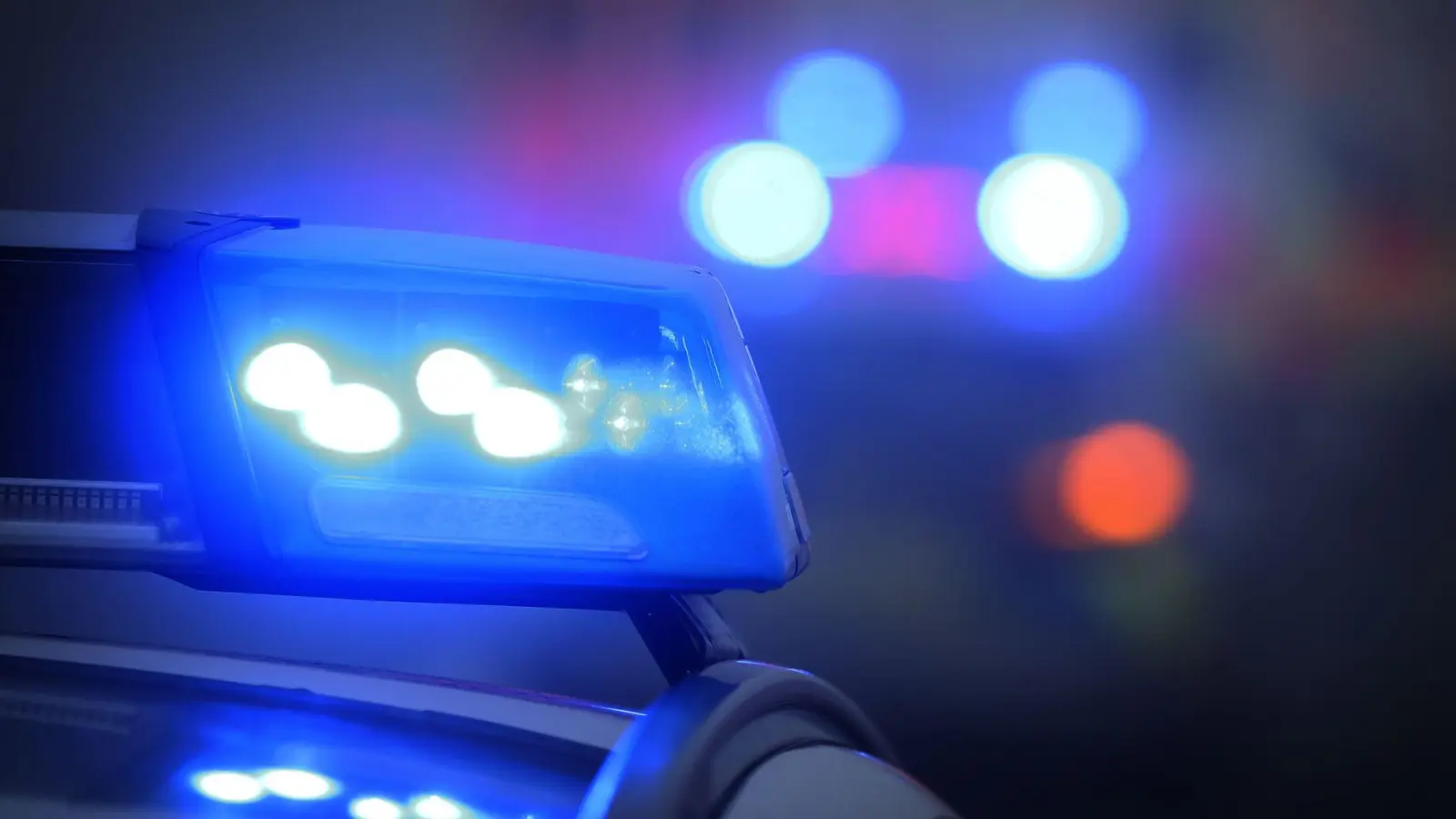 Nach einer Auseinandersetzung zwischen Autoinsassen und einem jungen Radfahrer hat die Polizei nun auch den zweiten Verdächtigen gefasst. (Symbolbild) (Foto: Karl-Josef Hildenbrand/dpa)