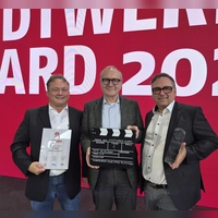 Stolzes Feuchtwanger Sieger-Team (von links): Thomas Stöhr, kaufmännischer Werkleiter, Bürgermeister Dr. Ulrich Grünwald und Technischer Leiter Lothar Beckler. (Foto: Jonathan Goepfert)