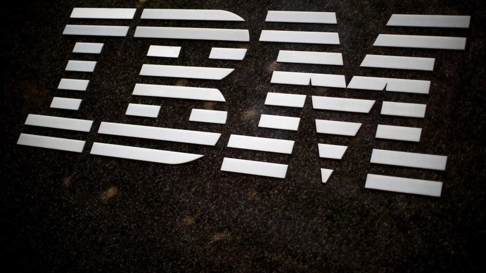 Der Computerriese IBM verzichtet zukünftig auf Werbung via X. (Foto: Mary Altaffer/AP/dpa)