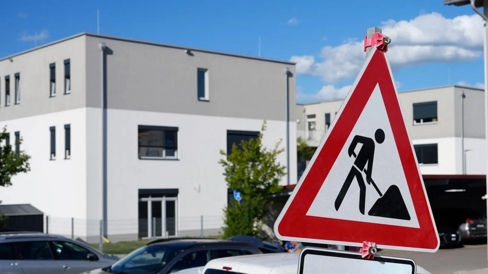 Bei der Klinik gibt es noch einige Baustellen. (Archivbild) (Foto: Uwe Lein/dpa)