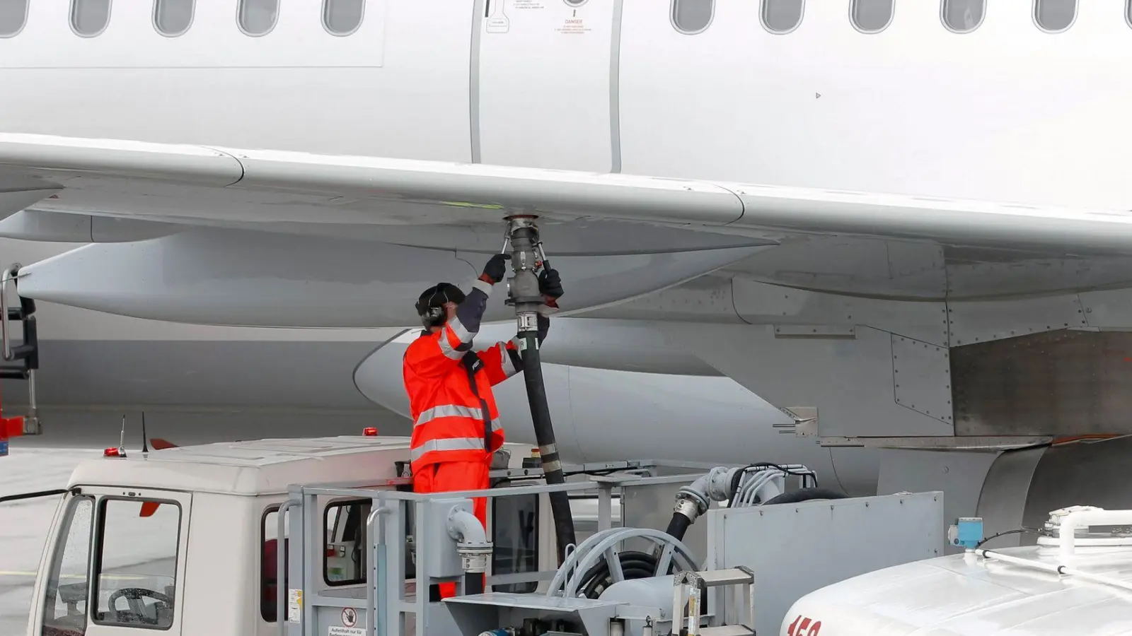 Technische Probleme an einem einzelnen Tankwagen sind kein außergewöhnlicher Umstand, der die Airline von Entschädigungszahlungen befreit, entschied ein Gericht. (Foto: Markus Scholz/dpa/dpa-tmn)