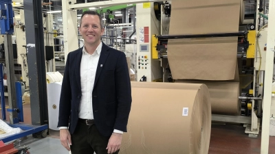 Der 38-jährige Simon Schulte-Rentrop ist Vorsitzender der Geschäftsführung bei den Vereinigten Papierwerken, deren Hauptstandort sich in Feuchtwangen befindet.  (Foto: Thomas Schaller)