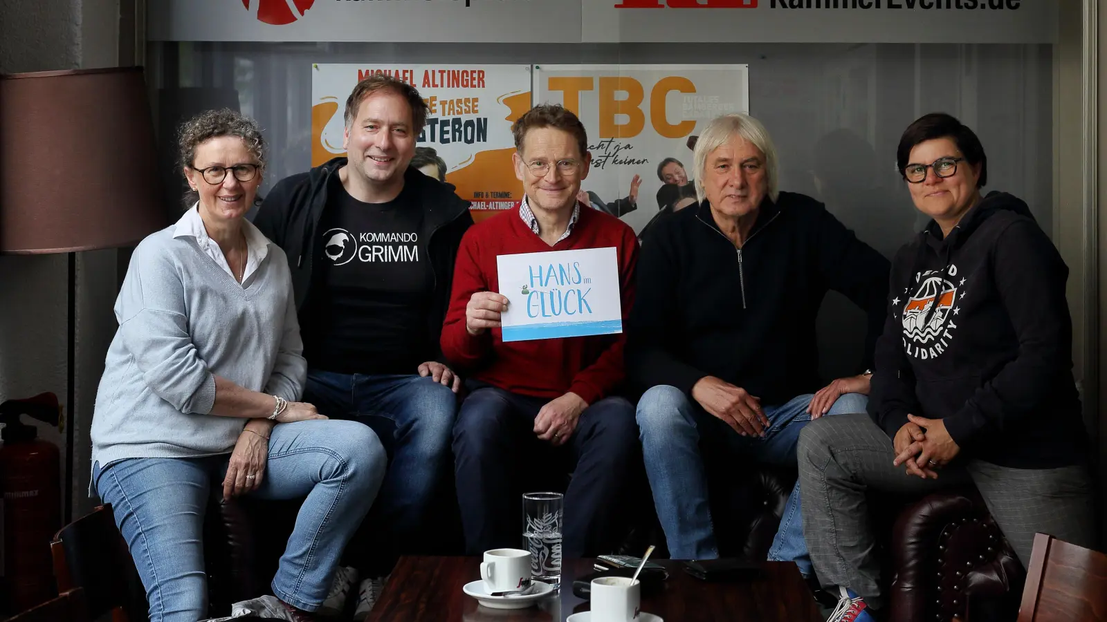 Stellten das Ansbach Weihnachtsmärchen für 2025 vor, „Hans im Glück“: Ulrike Koch, Thorsten Siebenhaar, Thomas Koch, Wolfgang Bartusch und Katja Schumann. (Foto: Thomas Wirth)