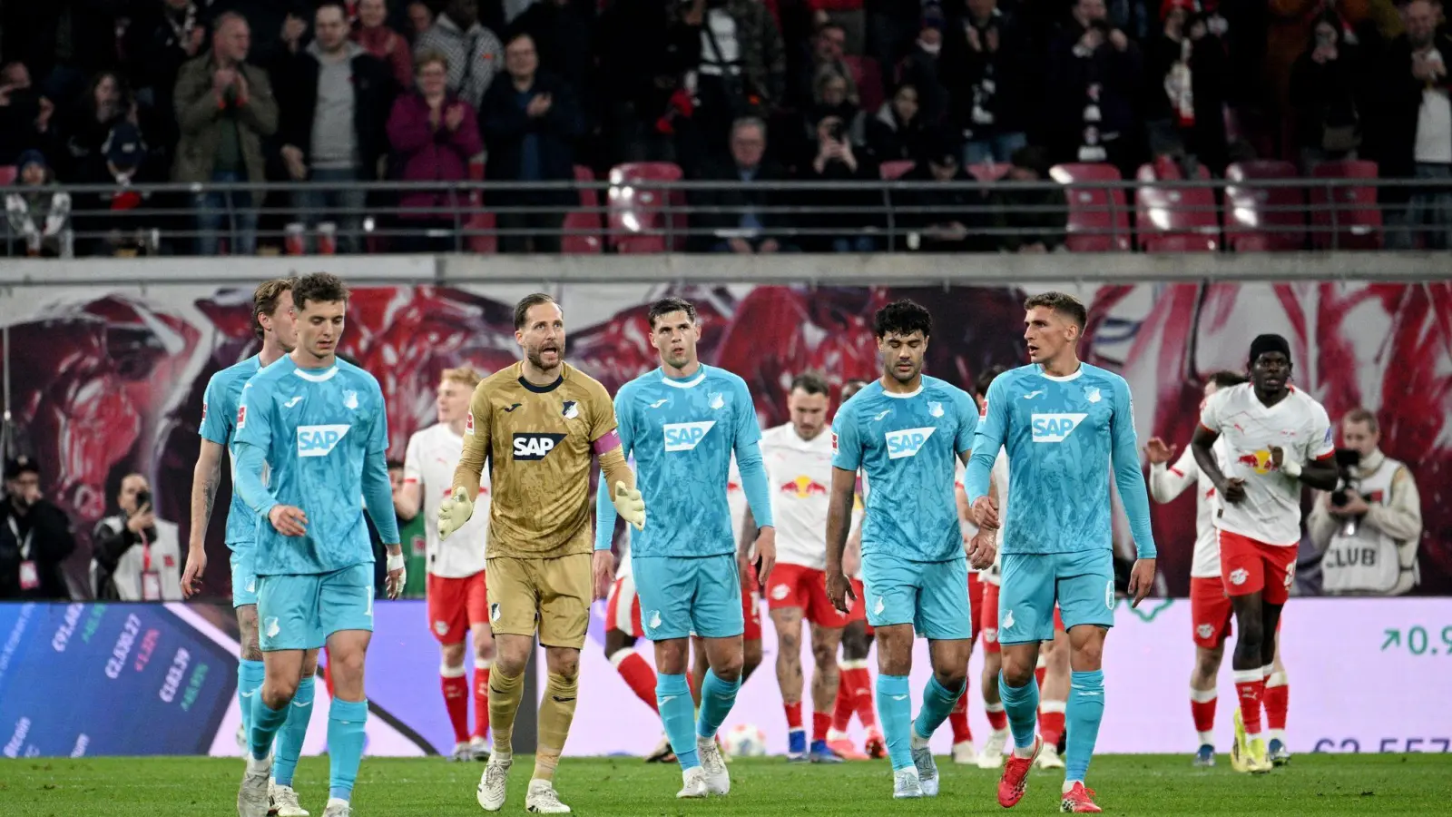 Baumann versuchte vergeblich, seine Mitspieler zu motivieren.  (Foto: Julius Frick/dpa)