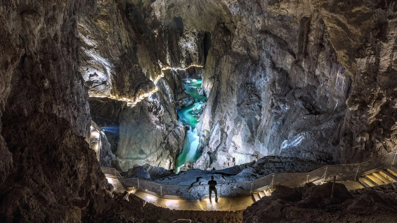 In den Škocjan-Höhlen hat der Fluss Reka einen größten bekannten unterirdischen Canyons der Welt erschaffen. (Foto: Borut Lozej/Škocjan Caves Park/dpa-tmn)
