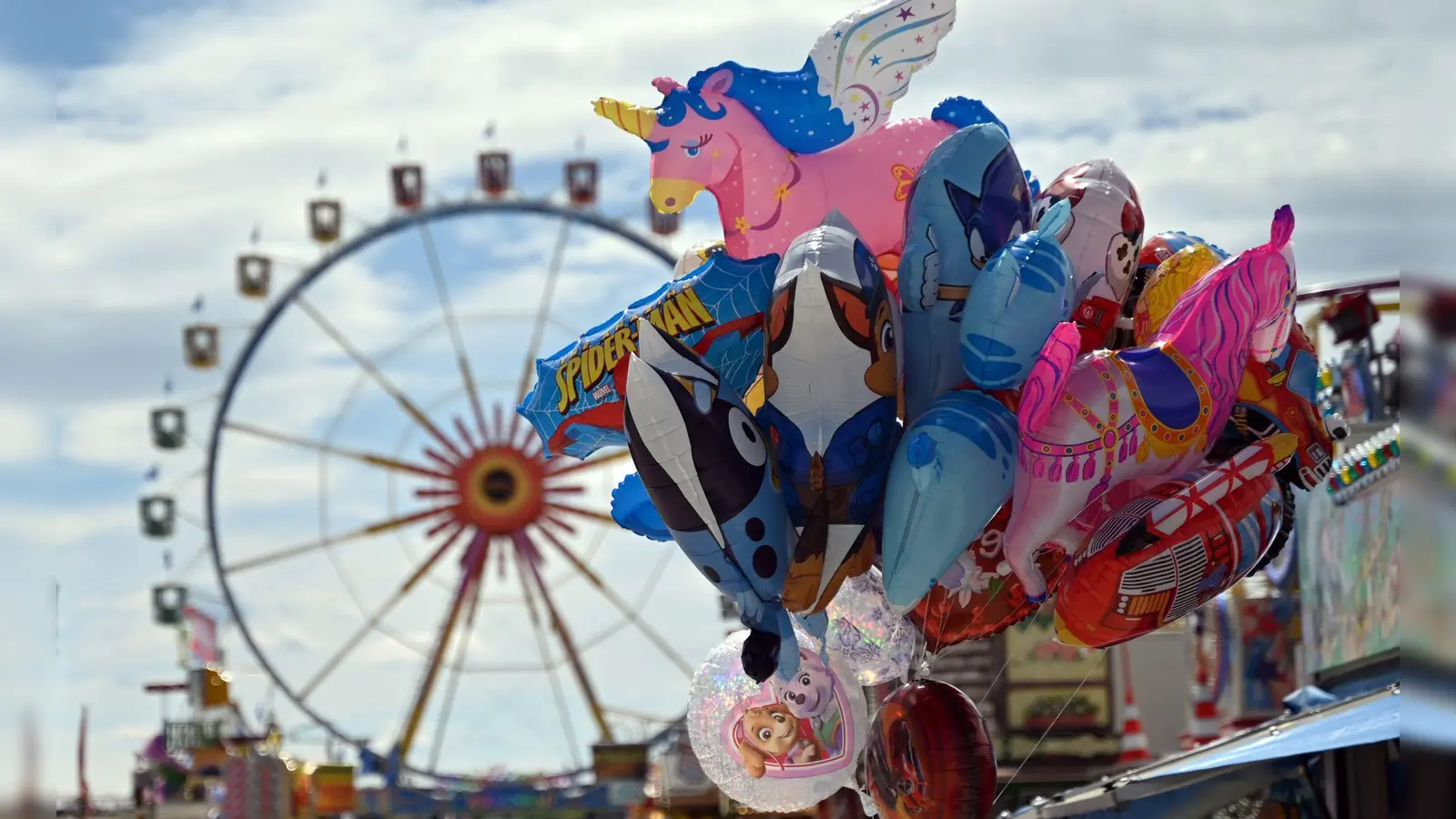 Die „kleine Wiesn“ soll nächstes Jahr eine Woche länger dauern (Archivbild). (Foto: Niklas Treppner/dpa)