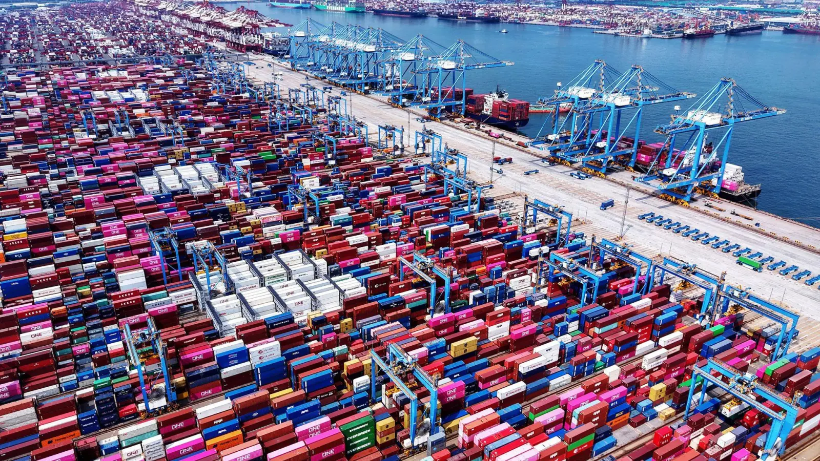 Chinas Wirtschaft setzt für Wachstum auf Exporte. (Symbolbild)  (Foto: Uncredited/CHINATOPIX via AP/dpa)