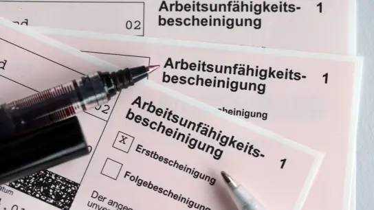 Laut einer Berlin weiten Untersuchung der DAK war der Krankenstand vergangenes Jahr in Berufen mit besonderem Fachkräftemangel deutlich erhöht. (Foto: Jens Büttner/dpa-Zentralbild/dpa)