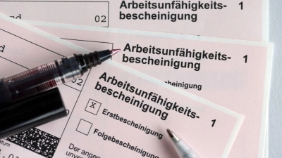 Laut einer Berlin weiten Untersuchung der DAK war der Krankenstand vergangenes Jahr in Berufen mit besonderem Fachkräftemangel deutlich erhöht. (Foto: Jens Büttner/dpa-Zentralbild/dpa)