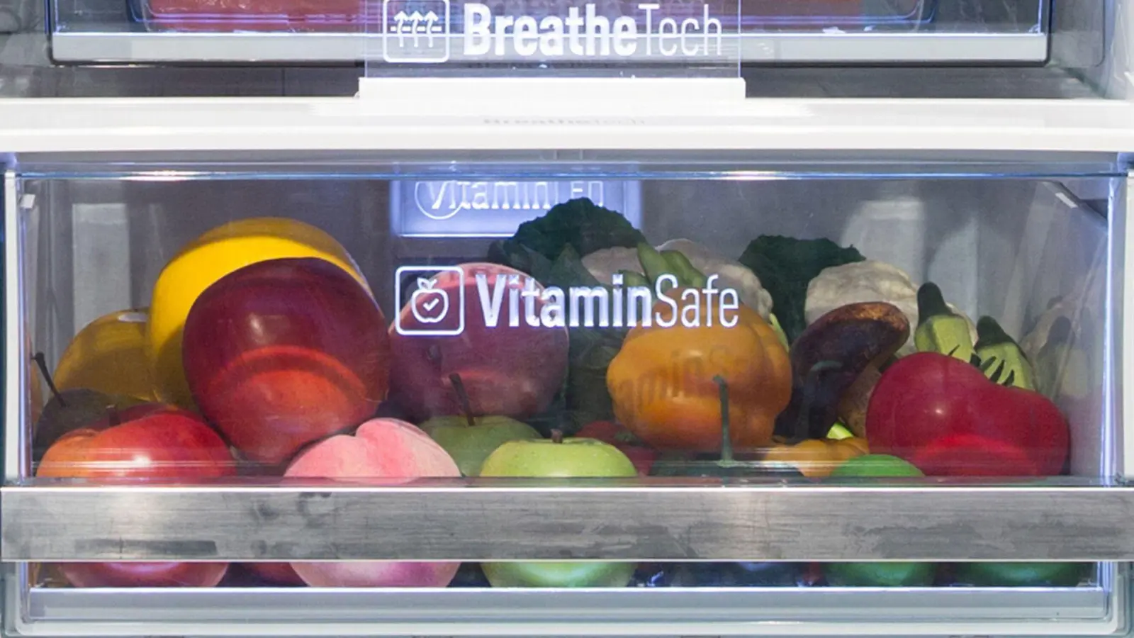 Plastik raus, Luft rein: Obst und Gemüse sollte lieber luftig als in geschlossenen Verpackungen aufbewahrt werden. (Foto: Florian Schuh/dpa-tmn)