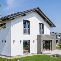 Die schöne Fassade täuscht nicht über die Rechnung hinweg: Ohne 20 bis 30 Prozent Eigenkapital wird die Vollfinanzierung laut Verbraucherschützern schnell zur Wette. (Foto: Benedikt Spether/dpa/dpa-tmn)