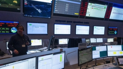 Das Satelliten-Kontrollzentrum der ESA. (Foto: Boris Roessler/dpa)