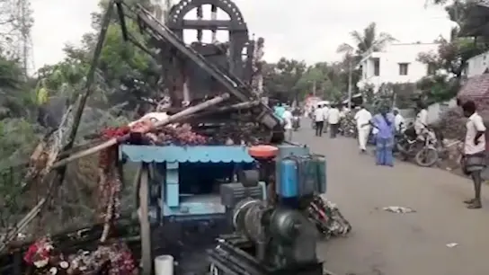 Dieses Videobild zeigt den Wagen nach dem Stromschlag. (Foto: Uncredited/KK Productions/AP/dpa)
