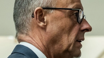 Der Kanzler steht schon seit Wochen unter Druck - und die Wahlergebnisse in Berlin und Mecklenburg-Vorpommern machen die Lage nicht einfacher. (Foto: Michael Kappeler/dpa)