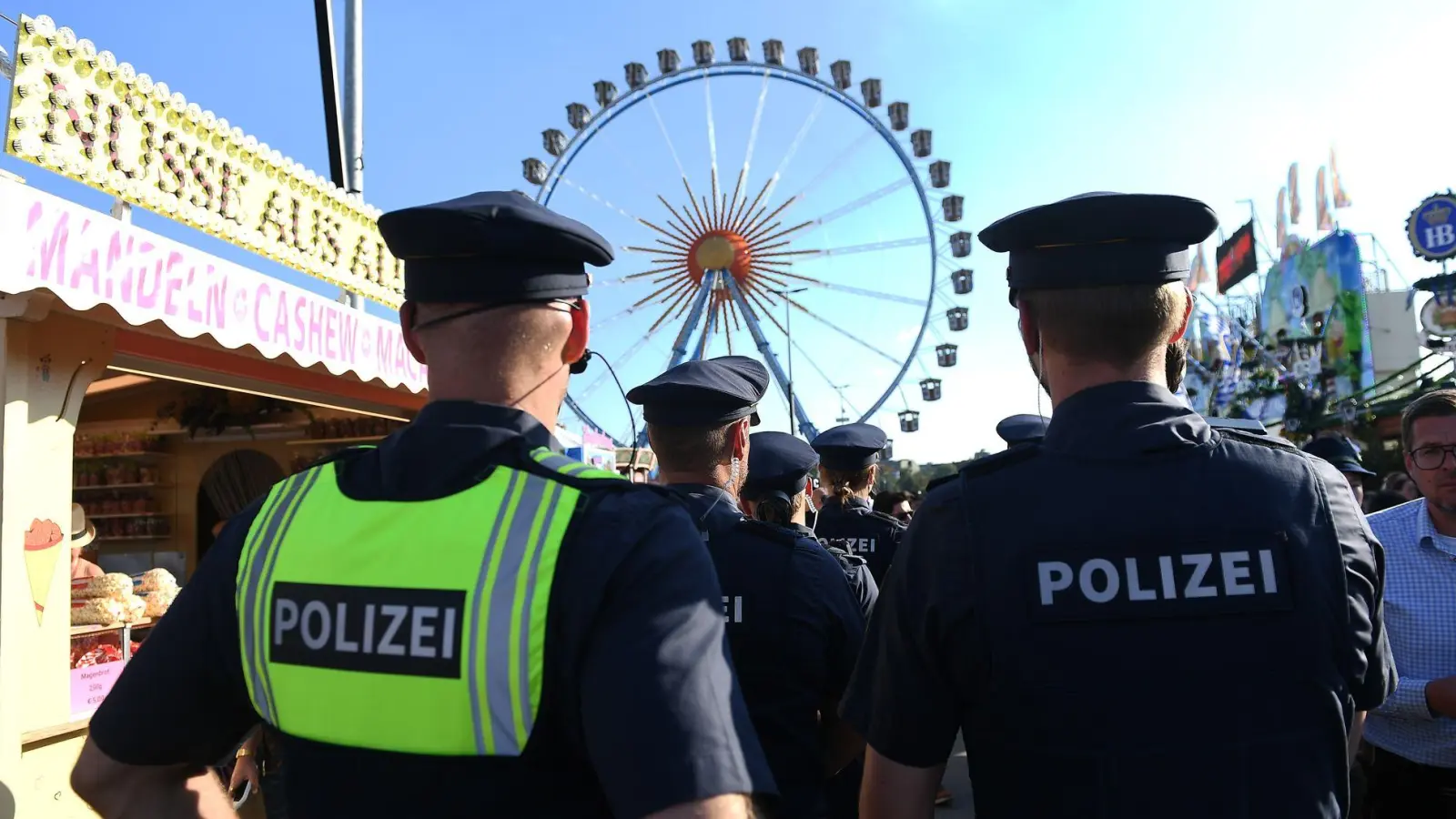 Das Quartett erwartet nun Anzeigen. (Symbolbild) (Foto: Felix Hörhager/dpa)