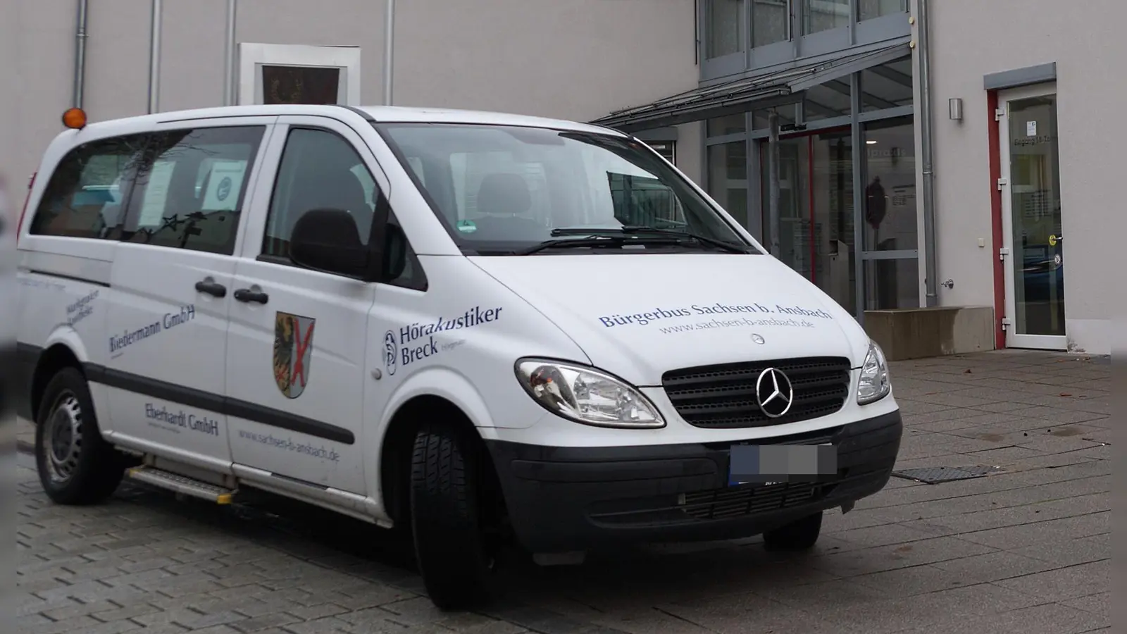 Einen Bürgerbus gibt es schon in Sachsen. Mit einem Bedarfsverkehr könnten im Gebiet der Kernfranken-Kommunen noch weitere Lücken geschlossen werden. (Foto: Gemeinde Sachsen/Gerald Adolph)
