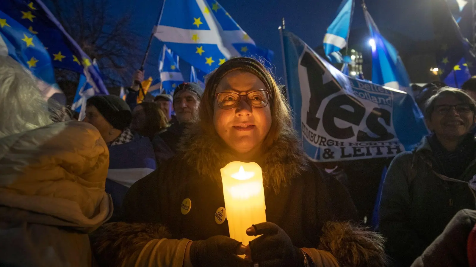 Pro-EU-Aktivisten versammeln sich Ende Januar 2020 im Rahmen einer Kundgebung gegen den Brexit unter dem Namen „Missing EU Already“, vor dem Schottischen Parlament in Edinburgh. (Foto: Jane Barlow/PA Wire/dpa)