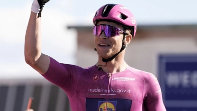 Jonathan Milan holte sich auf der 13. Etappe seinen insgesamt dritten Tageserfolg beim diesjährigen Giro. (Foto: Fabio Ferrari/LaPresse/AP/dpa)