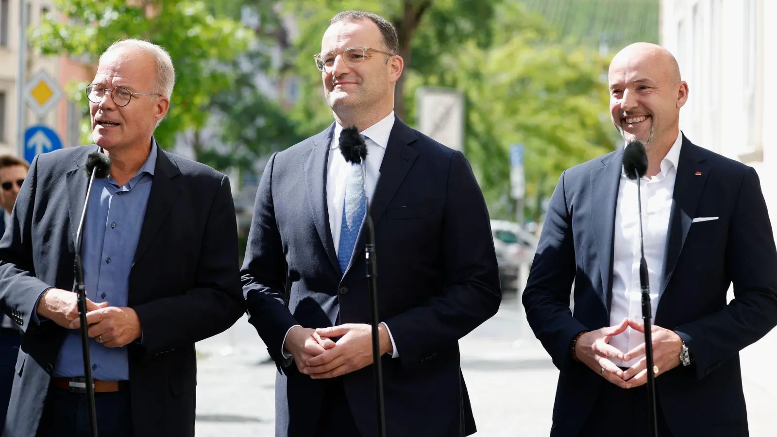 Nach einem ruckeligen Start wollten die Koalitionsfraktionen ein Signal der Geschlossenheit senden. (Foto: Heiko Becker/dpa)