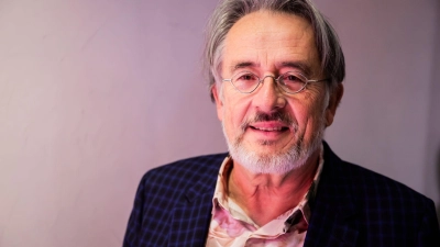 Mit 66 Jahren, da fängt das Leben an: Gert Scobel bleibt auch als Rentner aktiv bei Youtube. (Archivbild) (Foto: Christoph Soeder/dpa)