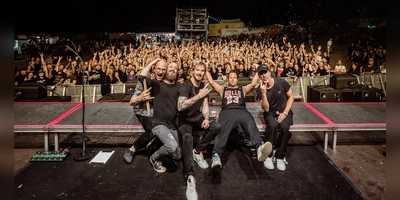 Beim diesjährigen Meadow-Festival am Stausee in Dorfgütingen waren die Emil Bulls der Hauptact am Samstag und lockten zahlreiche Fans vor die Bühne. (Foto: Diamond Event UG/Timo Ehlert)