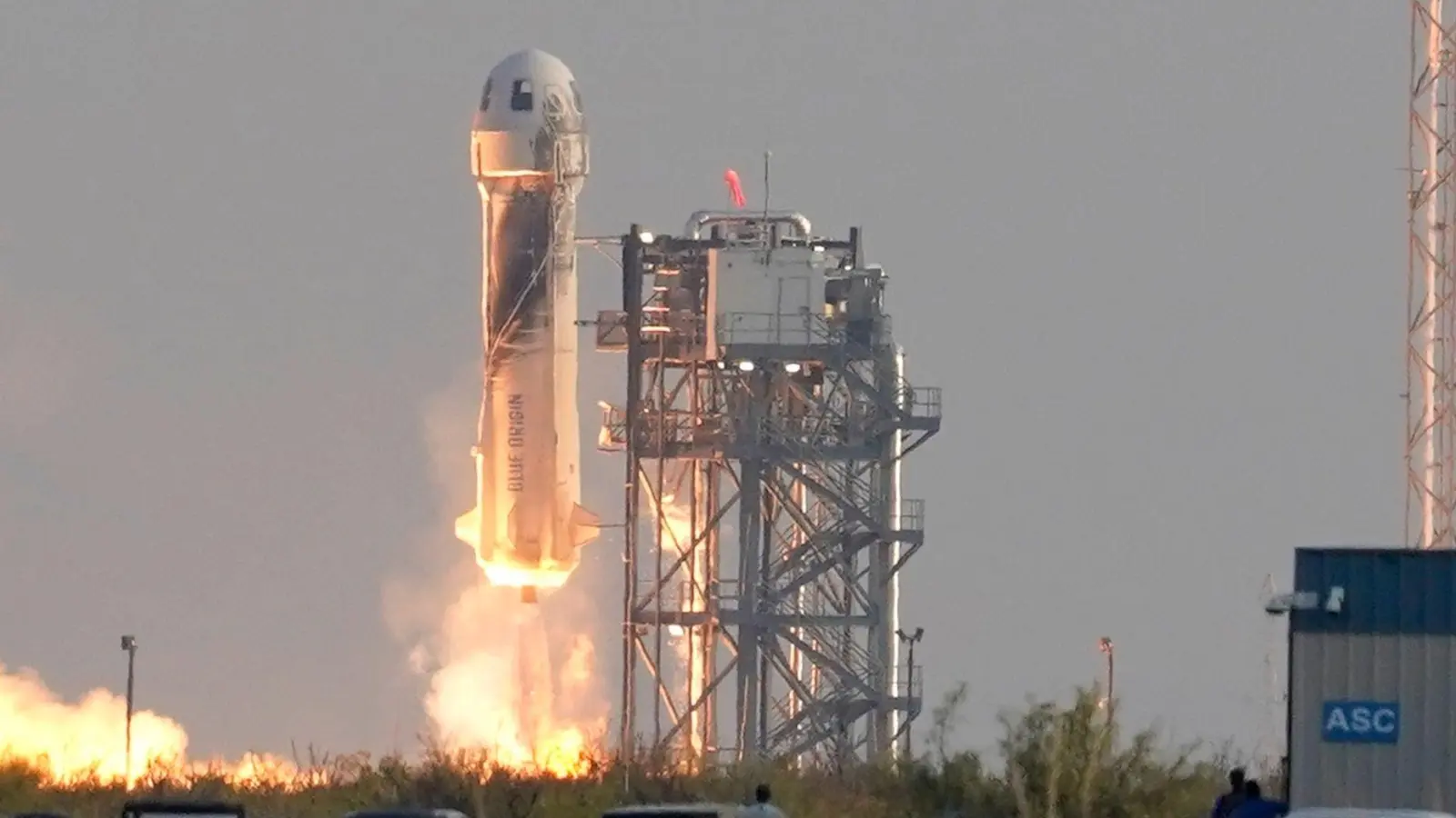 Beim nächsten All-Ausflug mit dieser Rakete sollen auch zwei Deutsche dabei sein. (Archivbild) (Foto: Tony Gutierrez/AP/dpa)