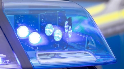 Die Polizei übergibt die Soldaten der Militärpolizei. (Symbolbild) (Foto: Daniel Karmann/dpa)