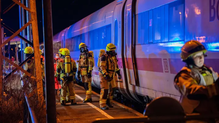 Zahlreiche Feuerwehren aus dem Umkreis wurden zum Bahnhof Neustadt/Aisch gerufen. (Foto: Johann Schmidt)
