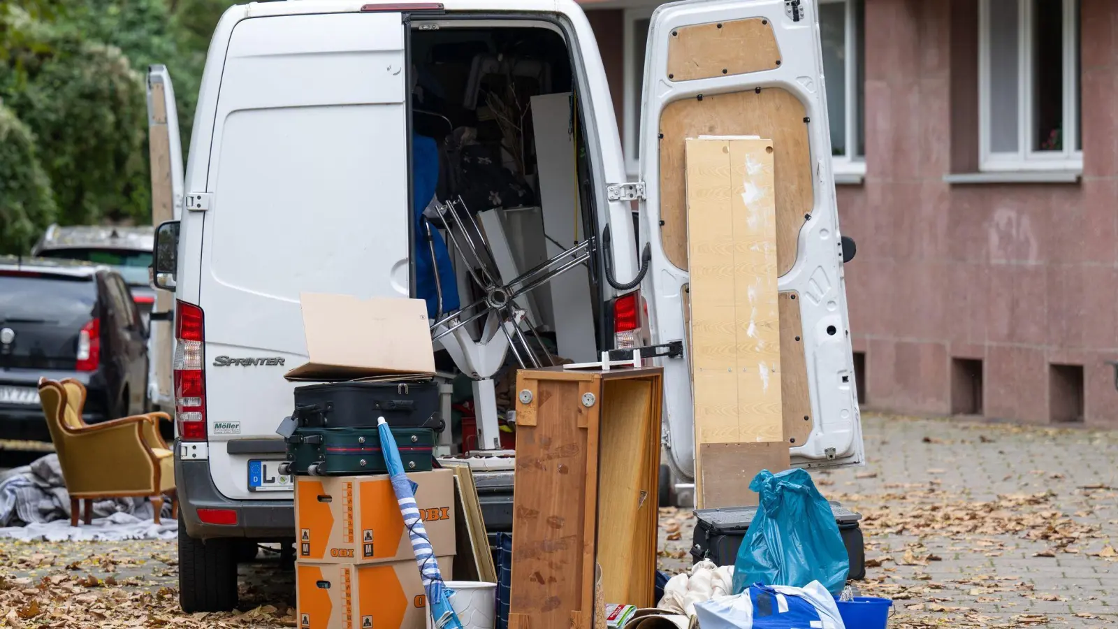 Statistiker haben ermittelt, wann junge Menschen aus dem Elternhaus ausziehen. (Symbolbild) (Foto: Hendrik Schmidt/dpa)