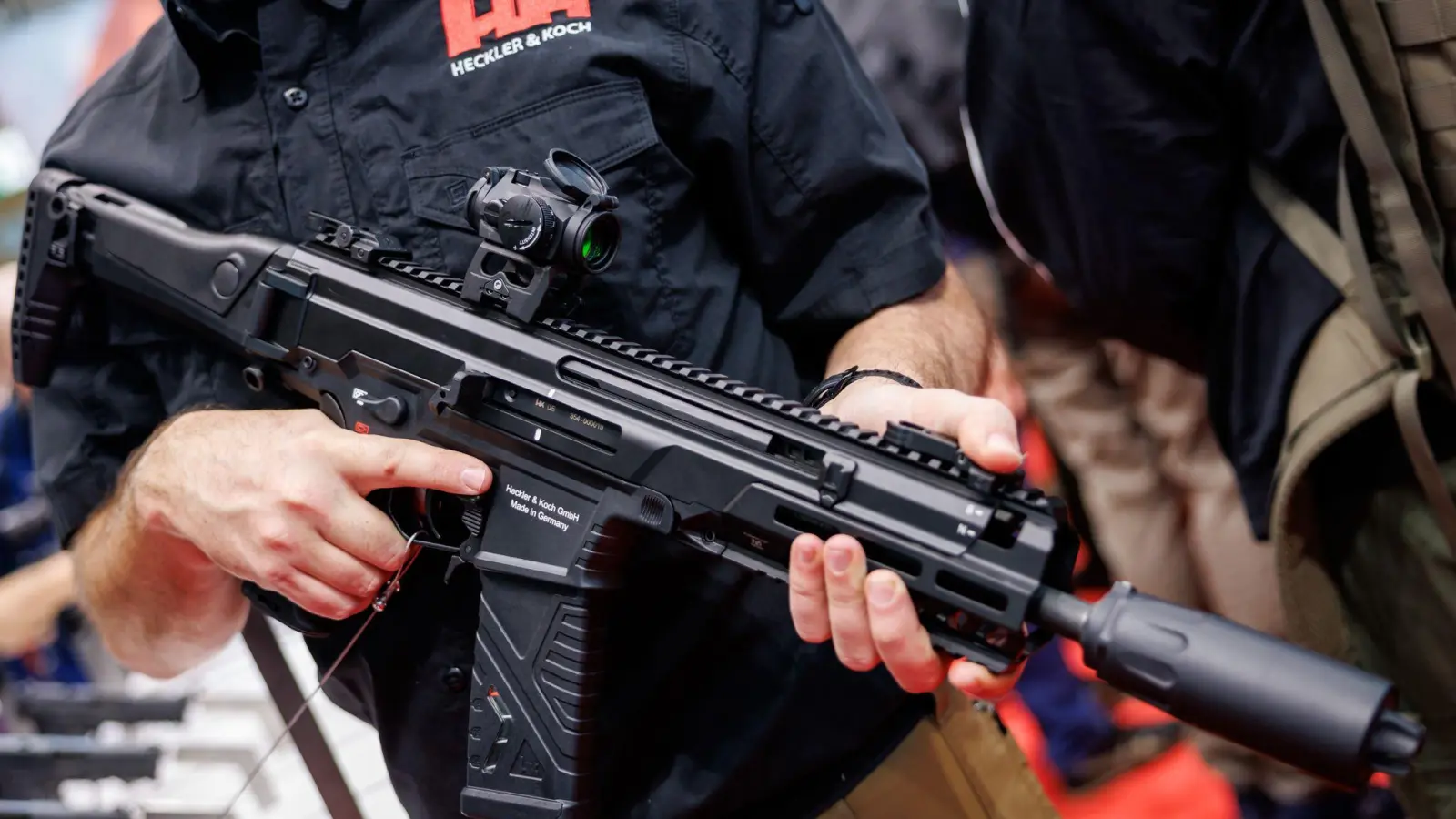 Die Nachfrage nach Waffen von Heckler &amp; Koch ist gestiegen. (Foto: Daniel Karmann/dpa)