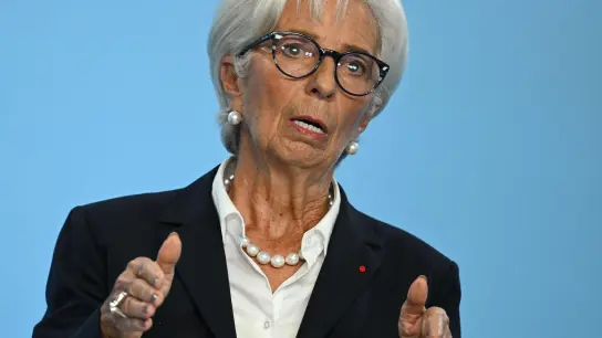 Christine Lagarde, Präsidentin der Europäischen Zentralbank (EZB), spricht über die Leitzinserhöhung in den USA. (Foto: Arne Dedert/dpa)