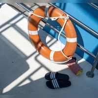 Rettungskräfte bargen den Mann noch aus dem Wasser, er starb später in einem Krankenhaus. (Symbolbild) (Foto: Stefan Puchner/dpa)