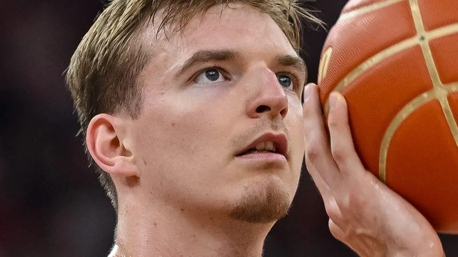 Münchens Aufbauspieler Justus Hollatz fand gegen Braunschweig gut ins Spiel. (Foto: Harry Langer/dpa)