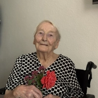 Blumen zum Fest: Karolina Sauer feierte ihren 103. Geburtstag. (Foto: Uwe Hahn)