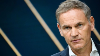 VW-Chef Oliver Blume spricht sich zusammen mit Stellantis-Chef Antonio Filosa dafür aus, Fahrzeuge für den EU‑Markt stärker an europäische Produktionsanforderungen zu knüpfen. (Archivbild) (Foto: Julian Stratenschulte/dpa)