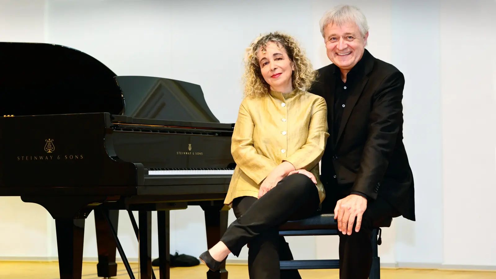 Gefeiertes Klavierduo: Yaara Tal und Andreas Groethuysen nach ihrem Bachwochenkonzert. (Foto: Jim Albright)