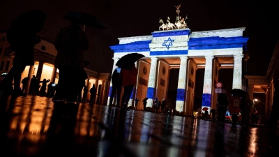 Bei der Kundgebung gegen Antisemitismus am Brandenburger Tor werden rund 10.000 Teilnehmer erwartet. (Foto: Fabian Sommer/dpa)