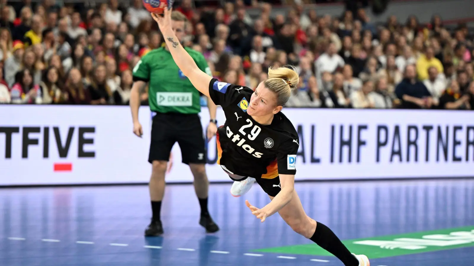 Kapitänin Antje Döll ist bislang die erfolgreichste Werferin im DHB-Team. (Foto: Federico Gambarini/dpa)