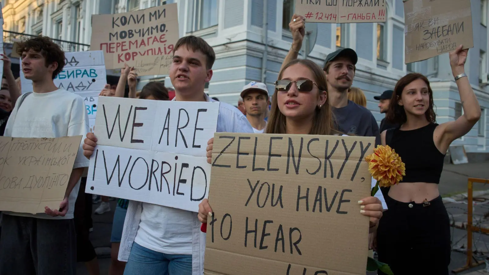 Seit Tagen gab es Proteste in Kiew und anderen Städten gegen die Beschneidung der Vollmachten der Anti-Korruptionsbehörden.  (Foto: Efrem Lukatsky/AP/dpa)